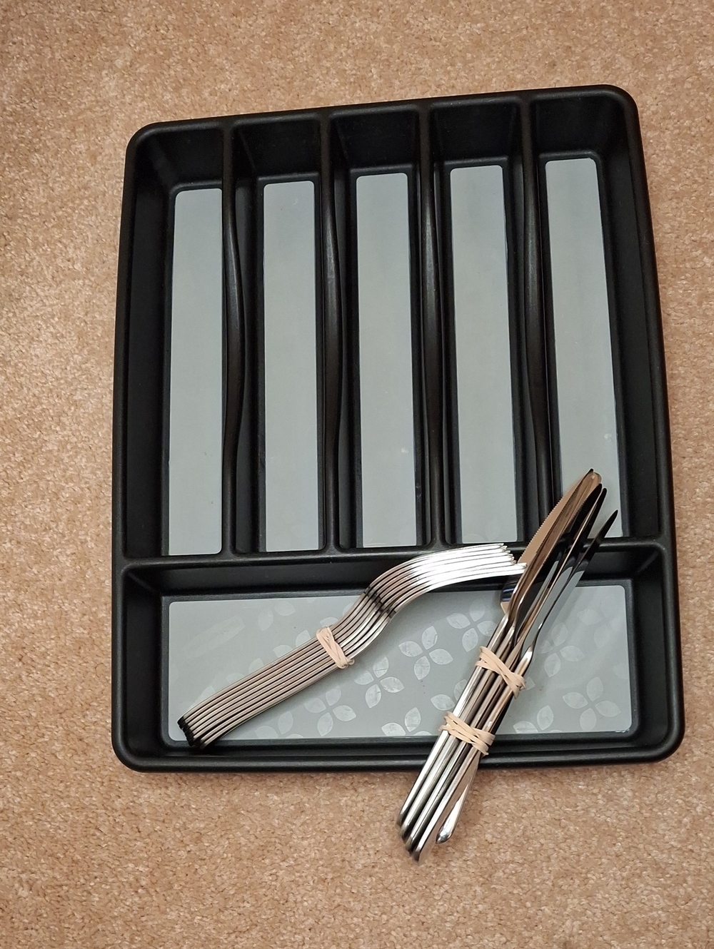 Black/ Gray Plastic Cutlery Tray w/ Non-Slip Inserts - 8 Dinner Forks & 5 Knives